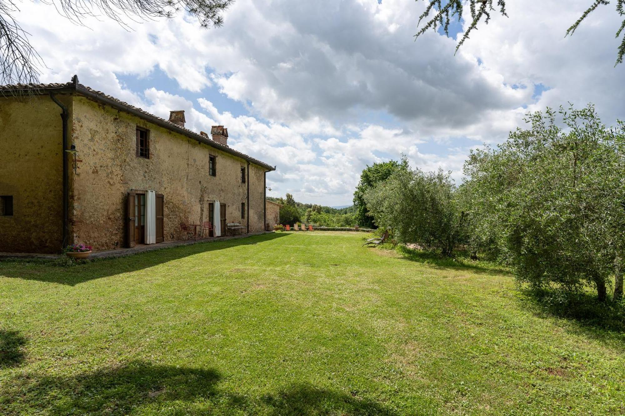 Borgo Dei Fondi Villa Siena Exterior photo