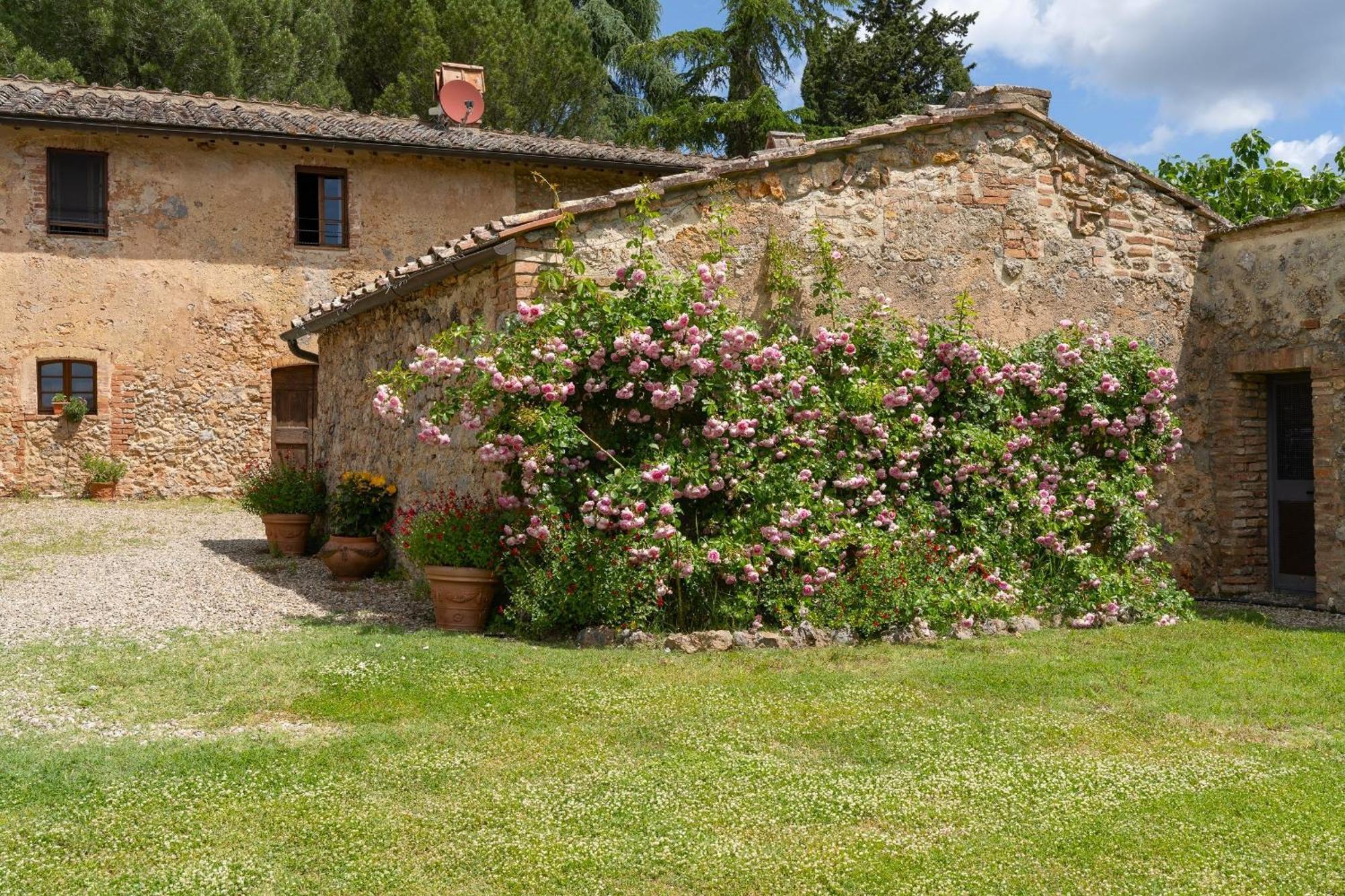 Borgo Dei Fondi Villa Siena Exterior photo